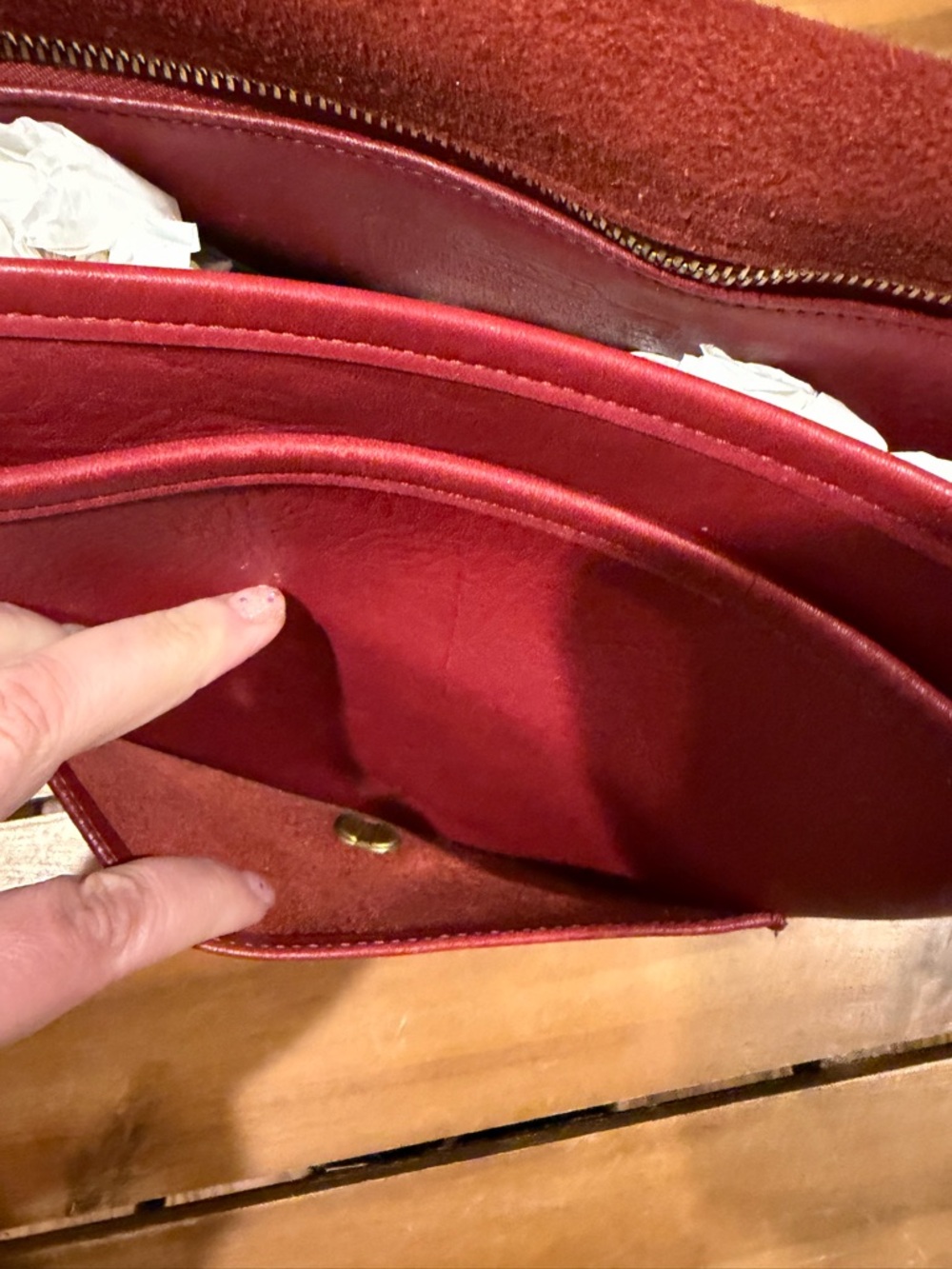 Vintage Coach Red Leather Stewardess 9525 Bag with Gold-Tone Hardware - Picture 11 of 15